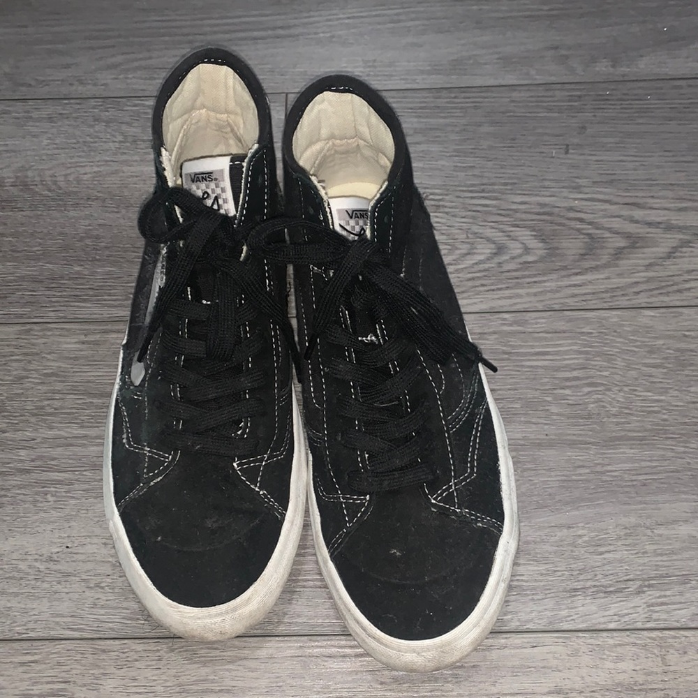 VANS THE LIZZIE (BLACK/WHITE) (Men’s size 9) (Women’s size (10.5) THRASHED